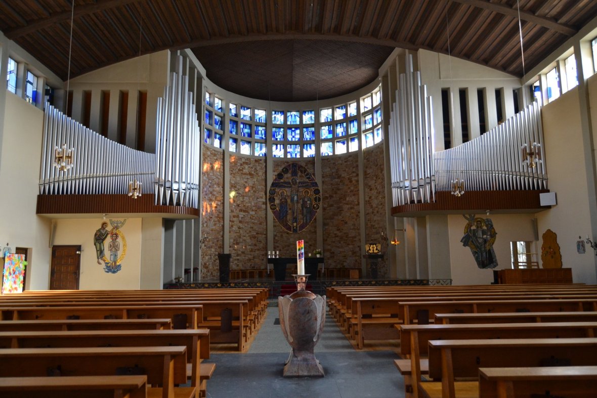 Der Innenraum der Katholischen Kirche in Bad Soden 