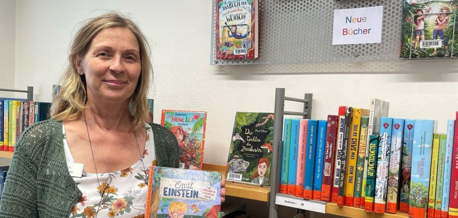 Barbara Becker, Stadtbücherei Bad Soden, sellt Kinderbücher vor